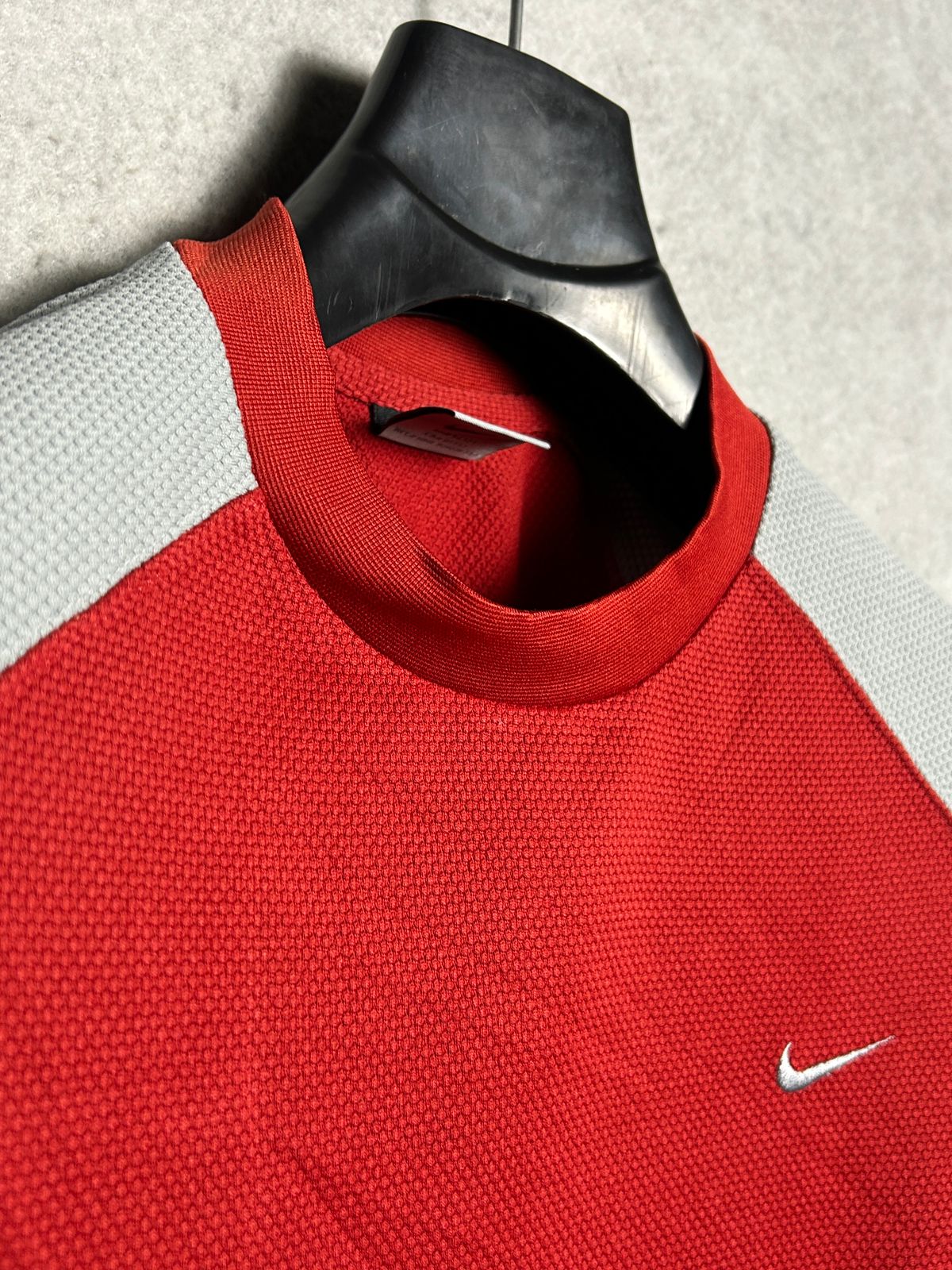 Nike Sphere Dry Red Round Neck - Small