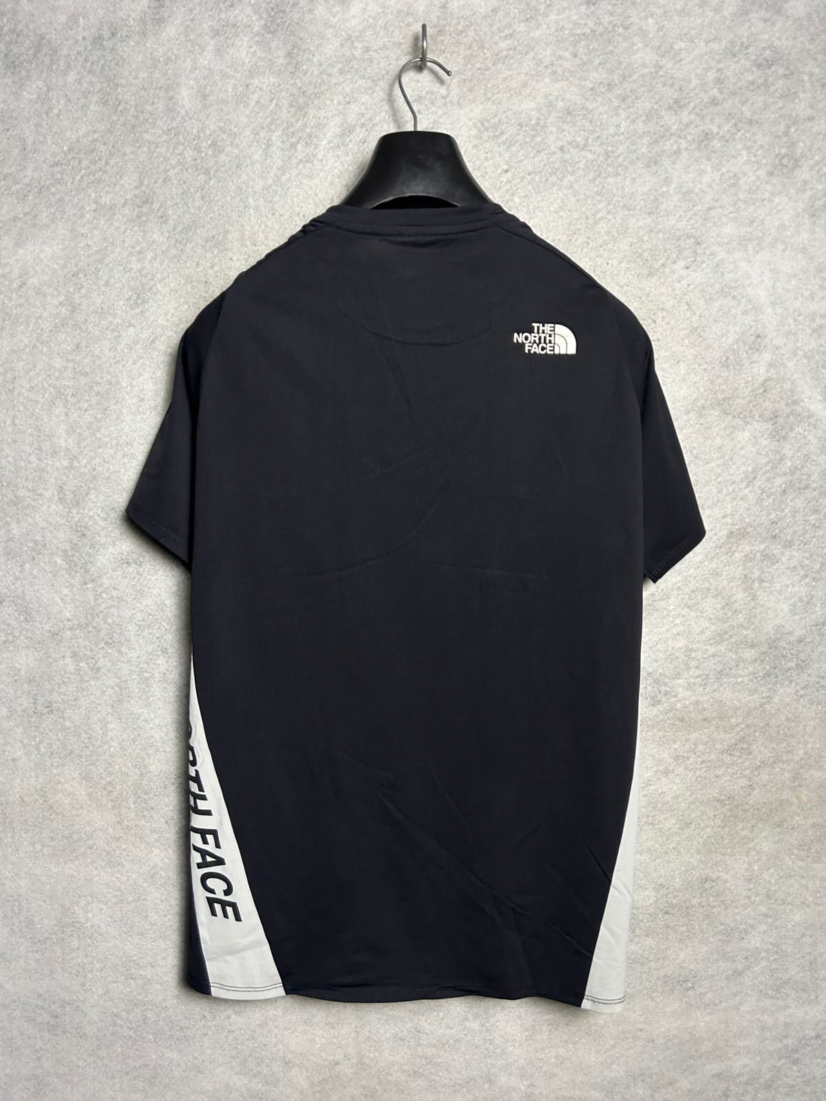 The North Face Black Round Neck - Large