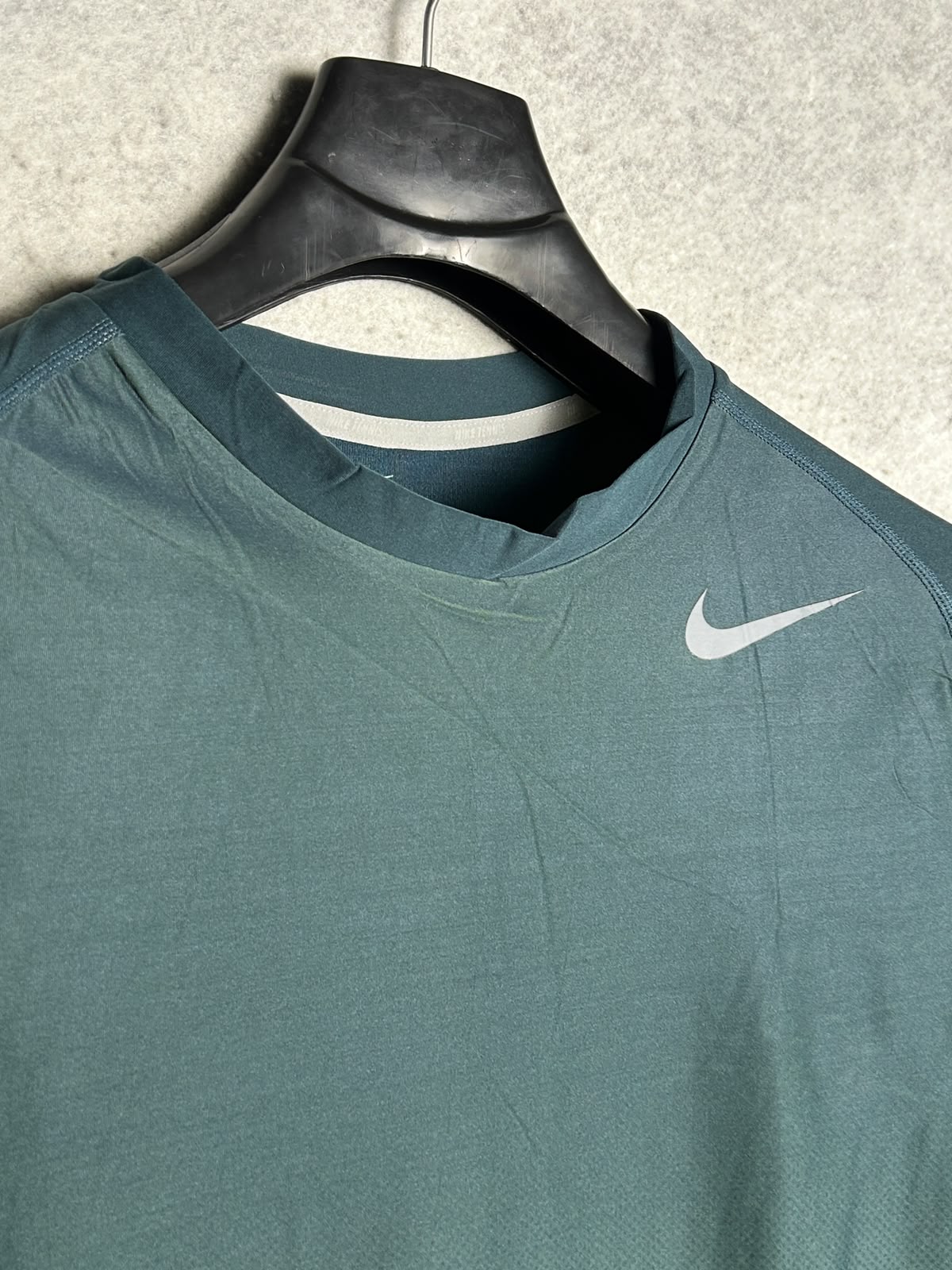 Nike Dri Fit Round Neck - Small