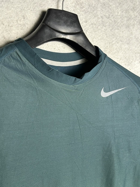 Nike Dri Fit Round Neck - Small