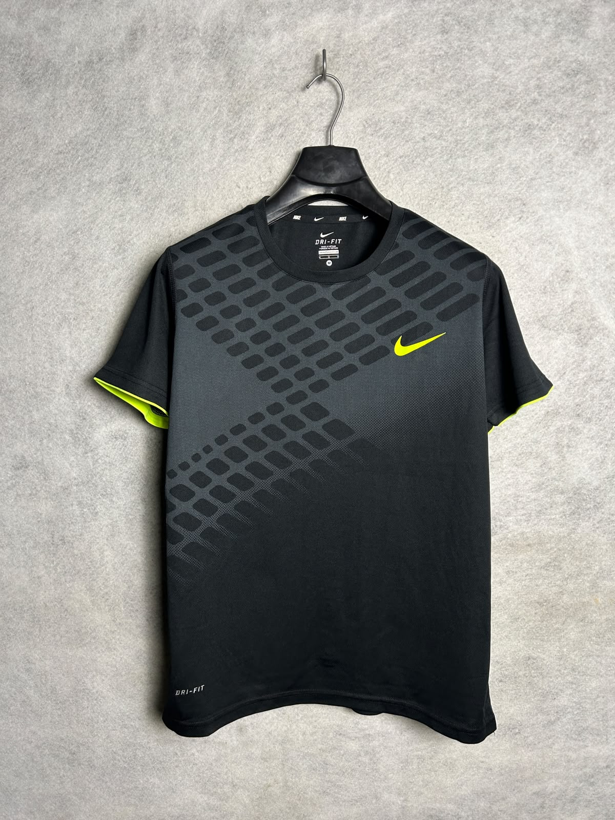 Nike Dri Fit Black Round Neck - Medium