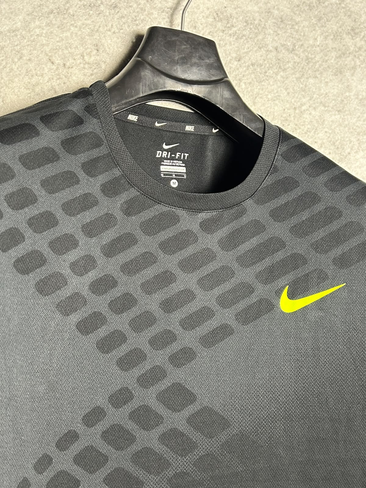 Nike Dri Fit Black Round Neck - Medium