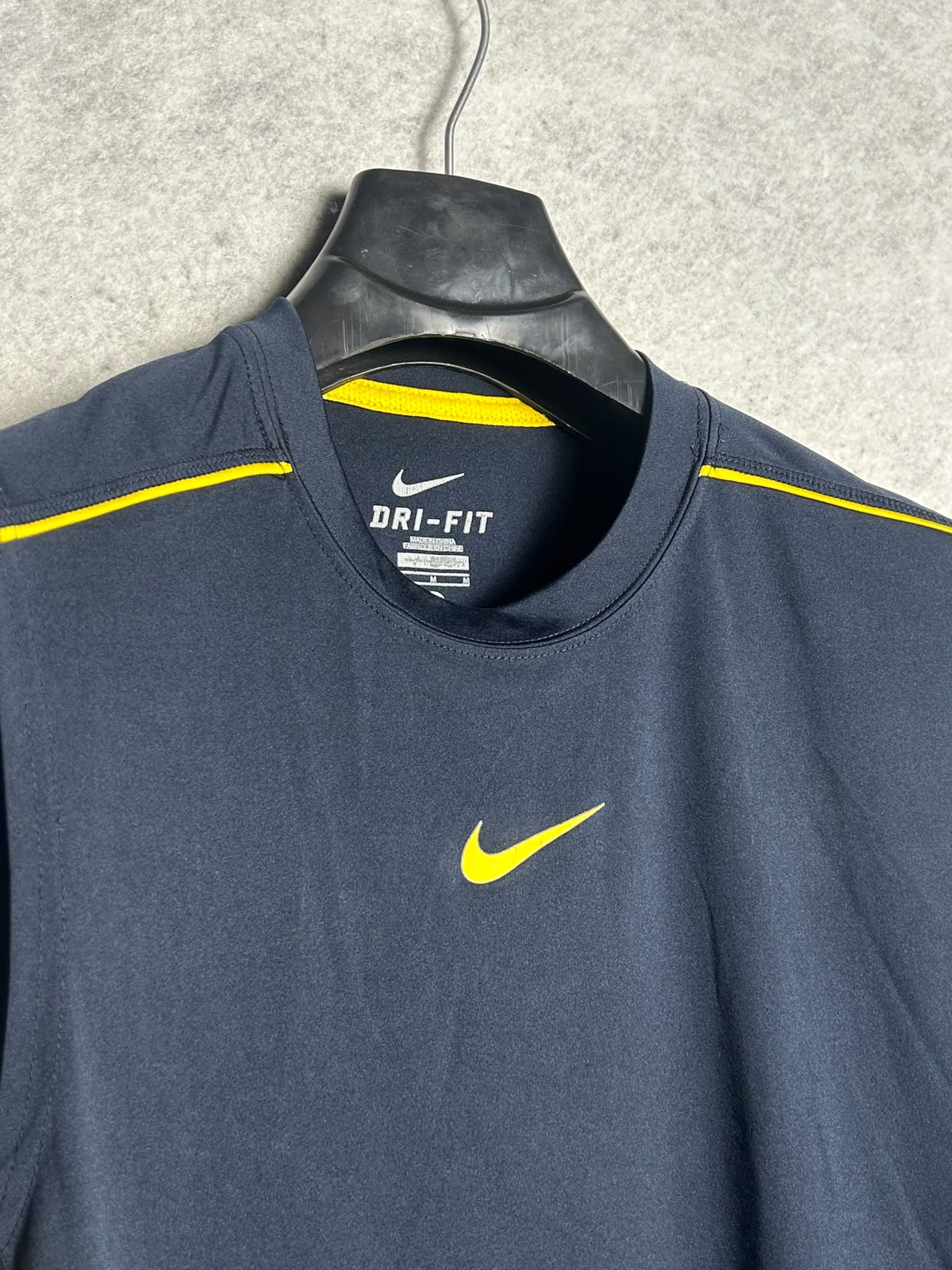 Nike Dri Fit Round Neck - Medium