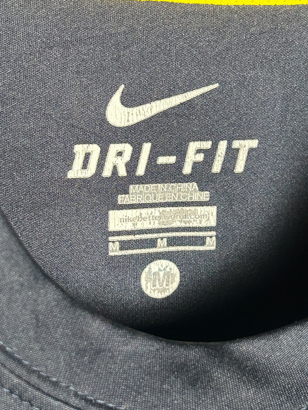 Nike Dri Fit Round Neck - Medium