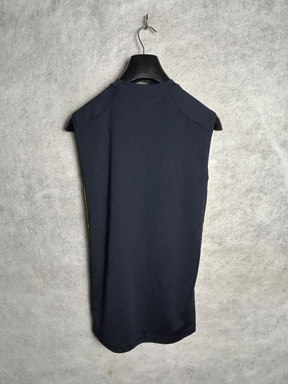 Nike Dri Fit Round Neck - Medium