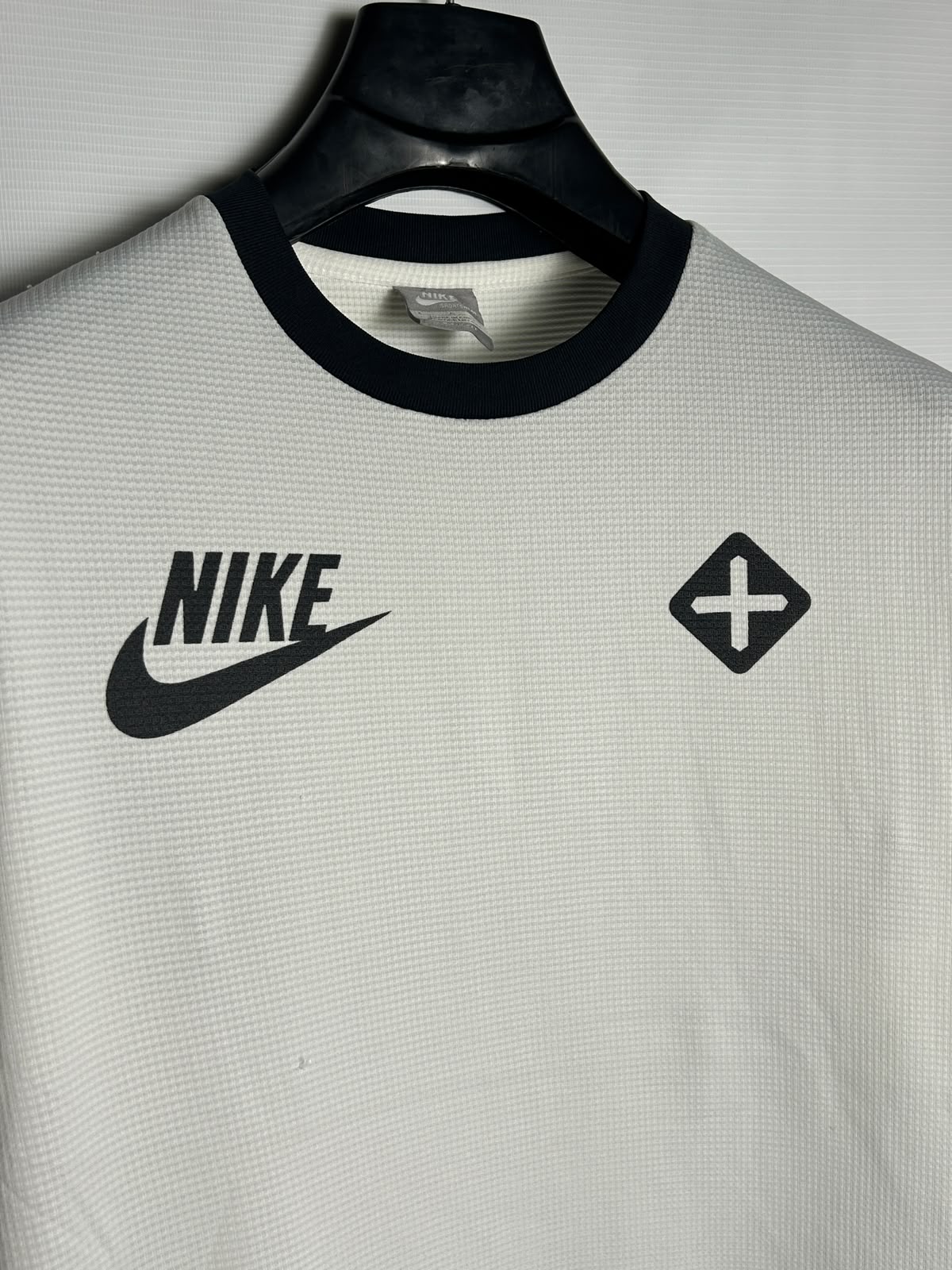 Nike Dri Fit White Round Neck - Large
