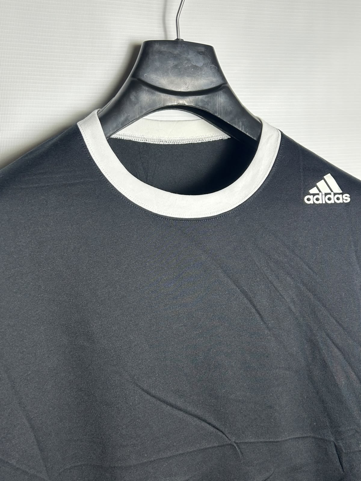 Adidas Black Round Neck - Medium