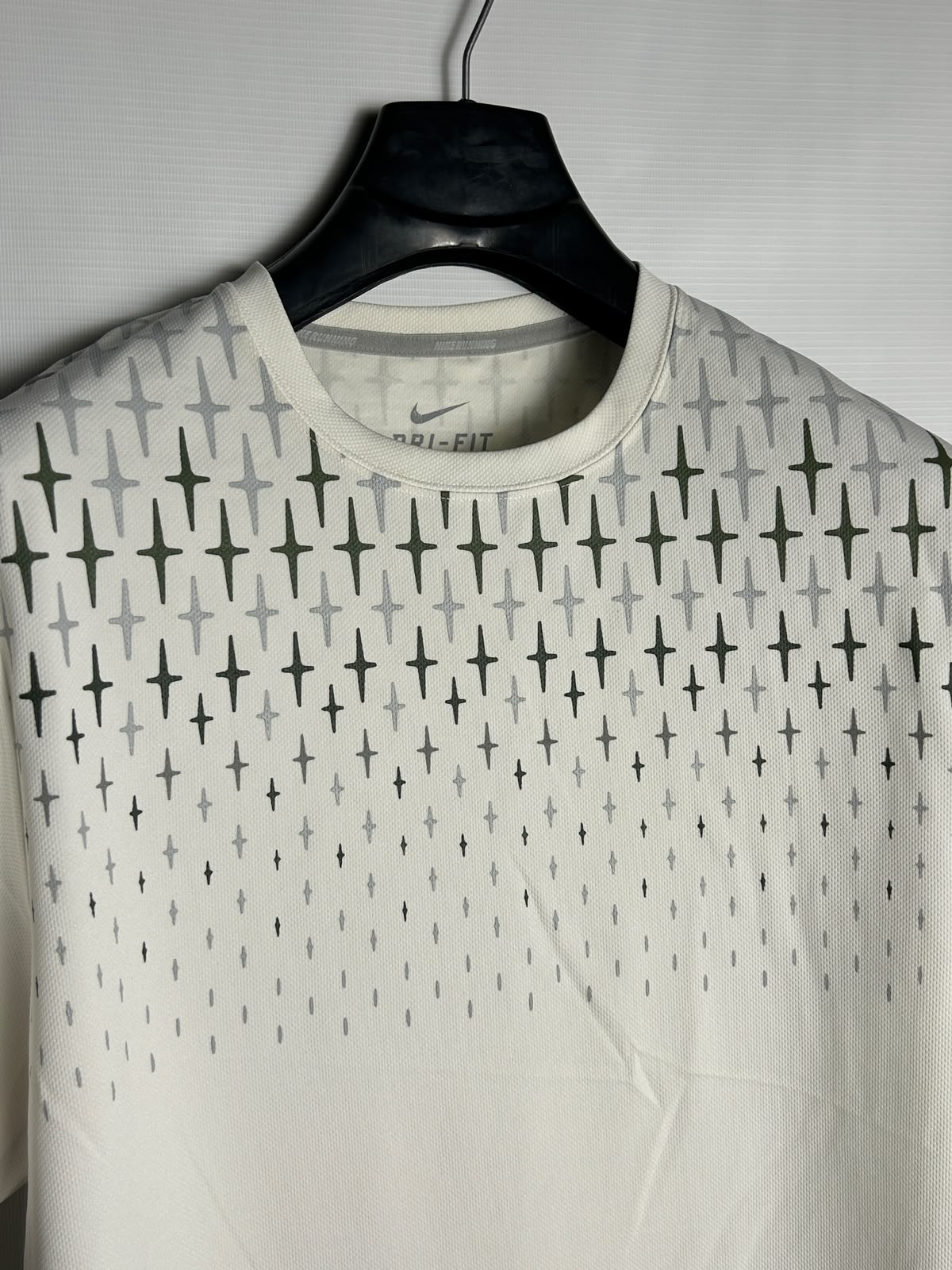 Nike Dri Fit White Printed Round Neck - Large