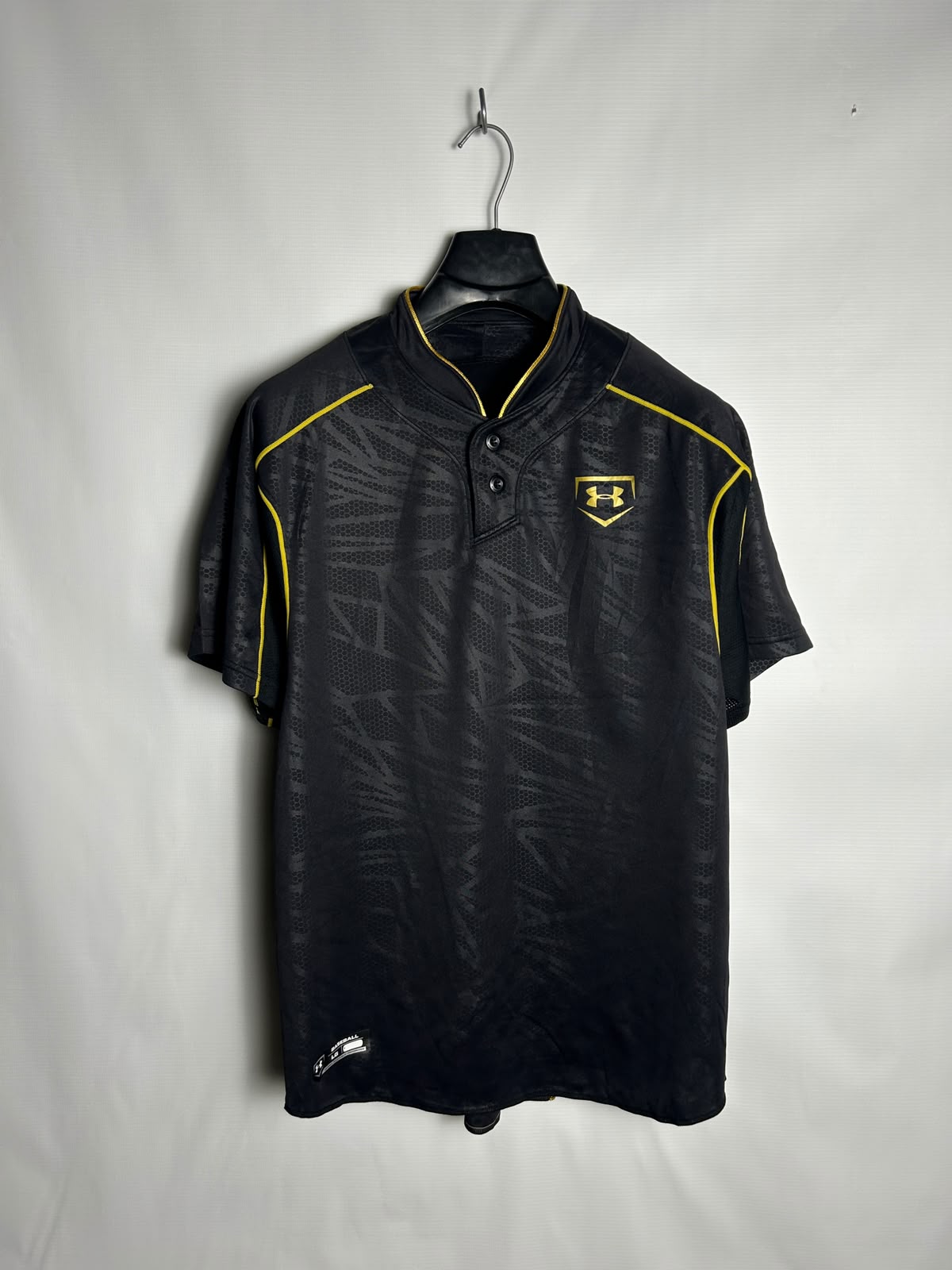 Under Armour Black With Yellow Lines Polo - Large