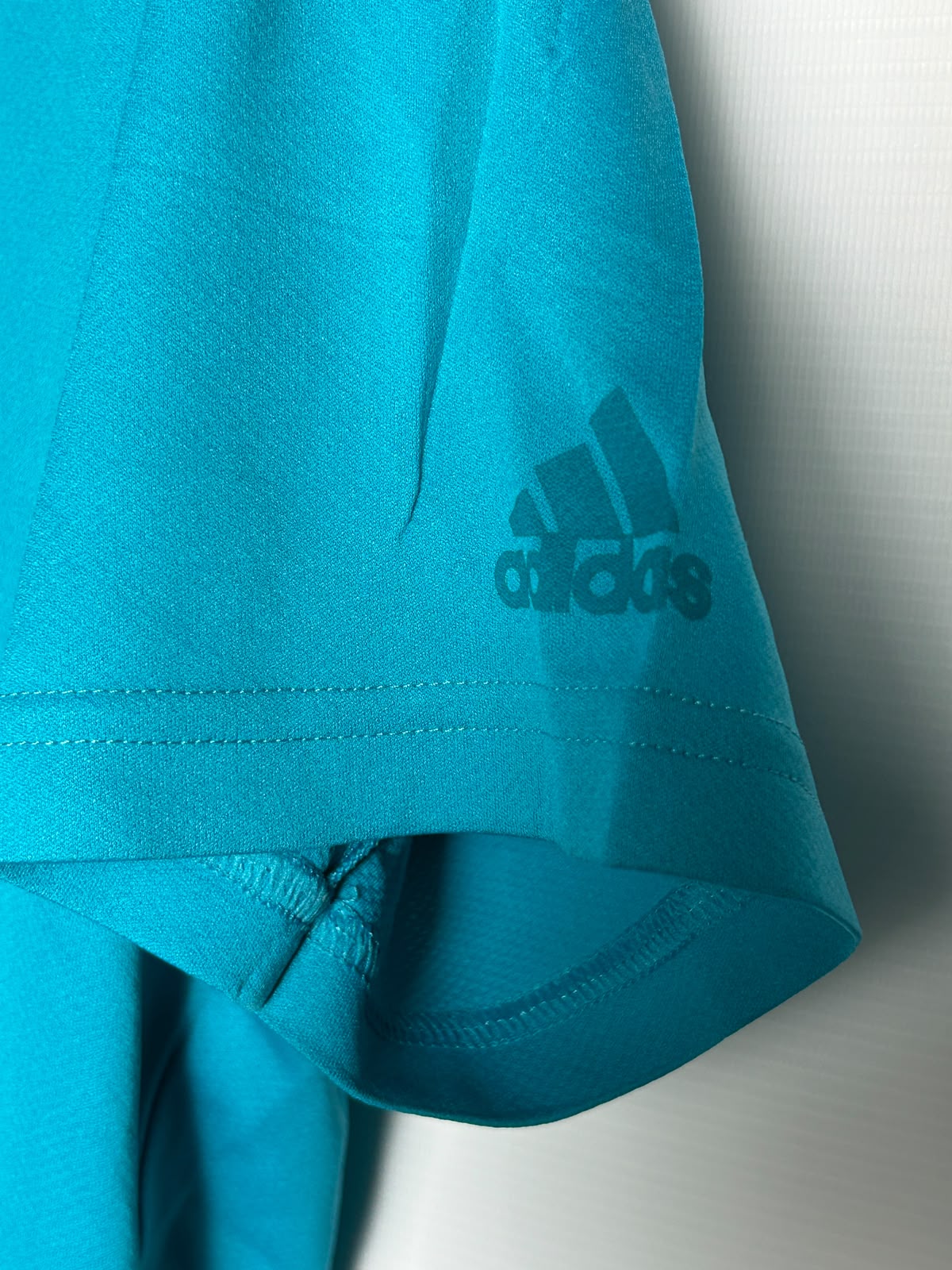 Adidas Round Neck - Medium