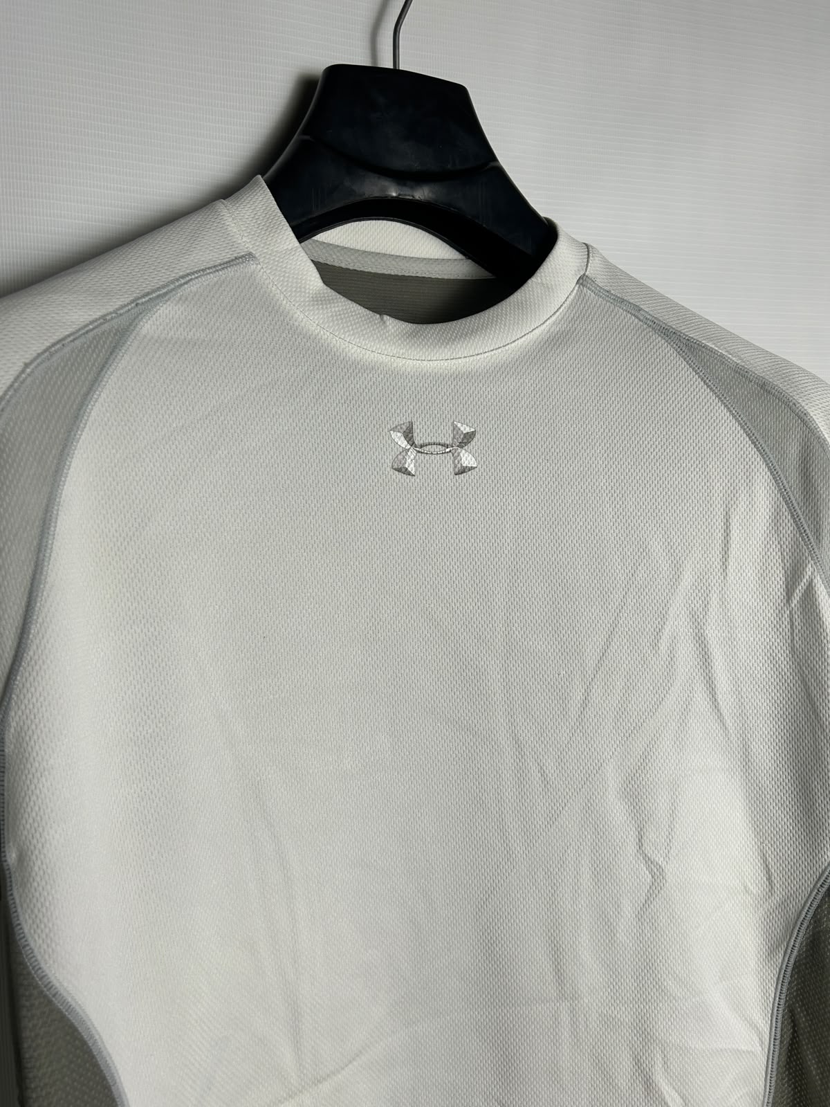Under Armour White Round Neck - Large