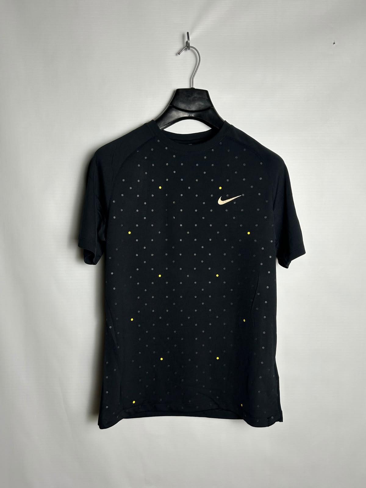 Nike Fit Dry Dotted Black Round Neck - Medium
