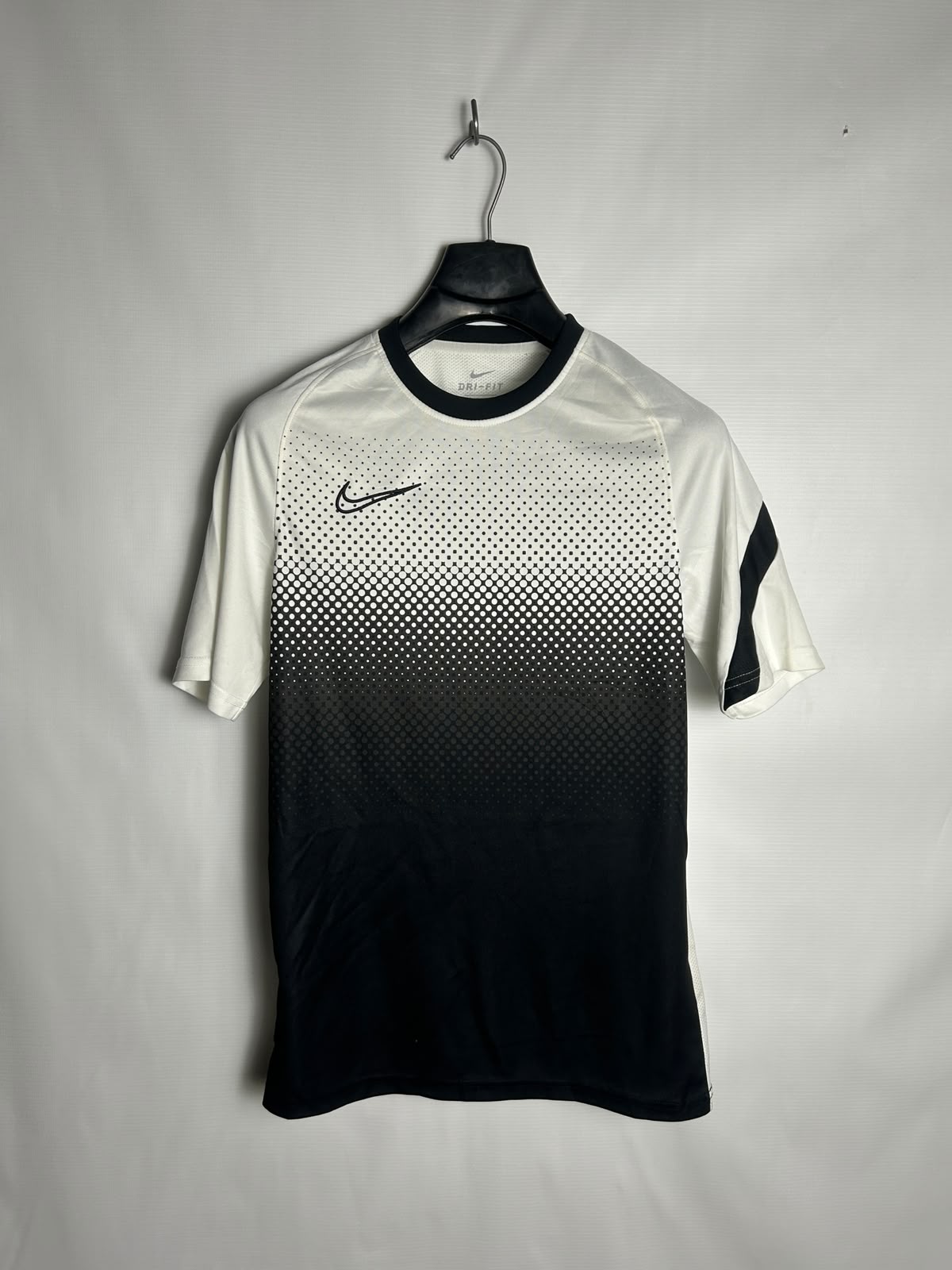 Nike Dri Fit White And Black Round Neck - Small