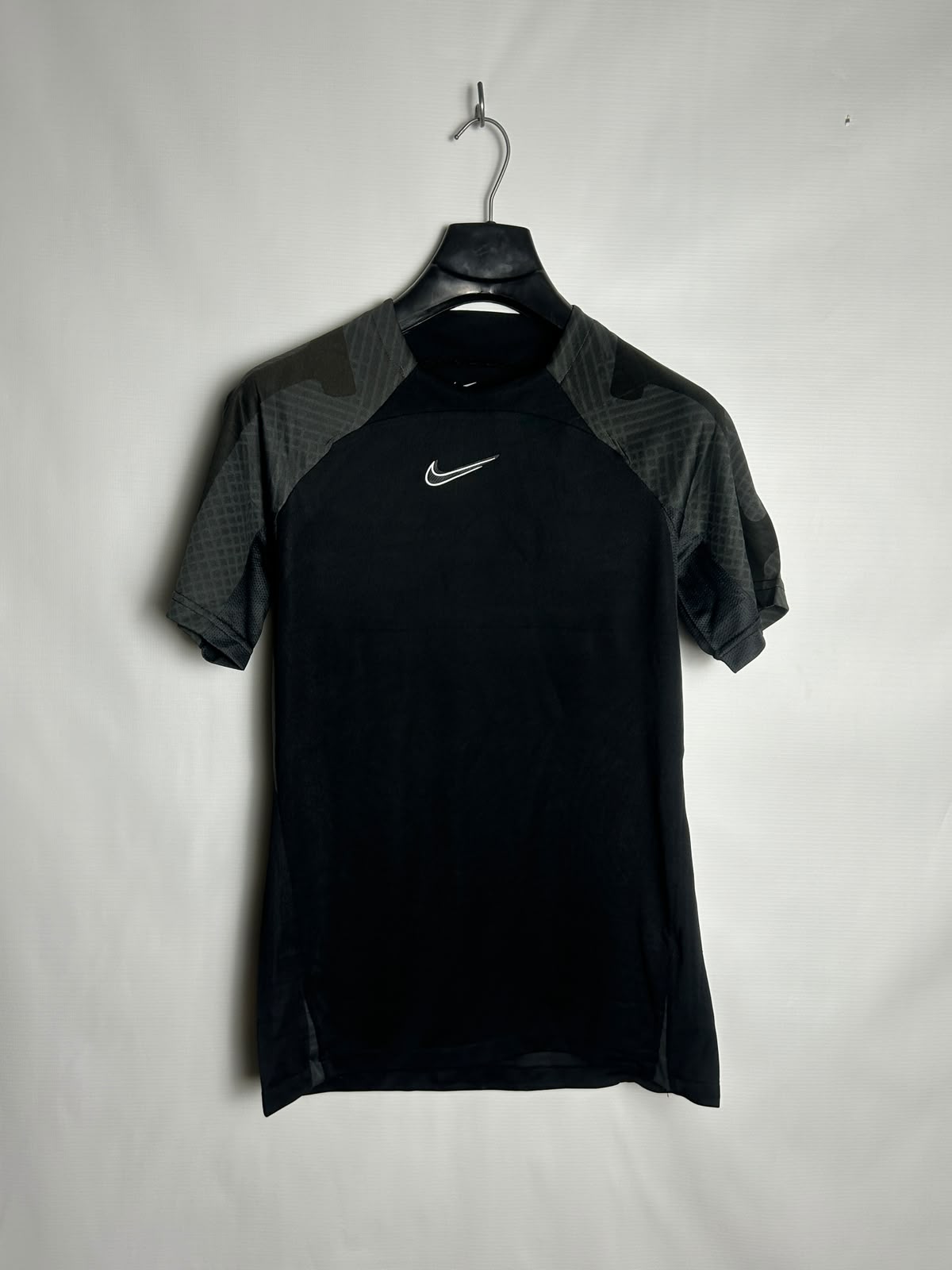 Nike Dri Fit Black Round Neck - Large