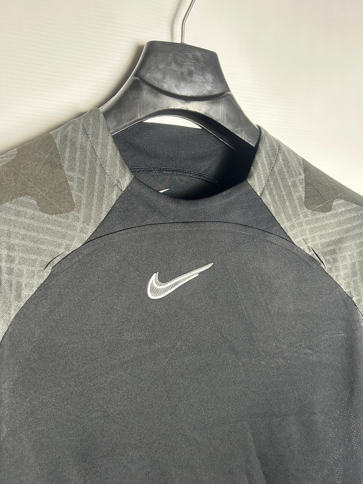 Nike Dri Fit Black Round Neck - Large