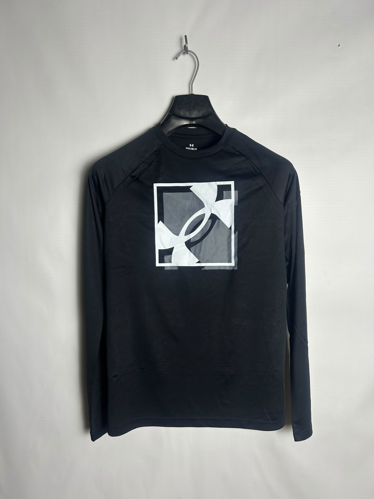 Under Armour Black Big Logo Full Sleeves Round Neck - YLG
