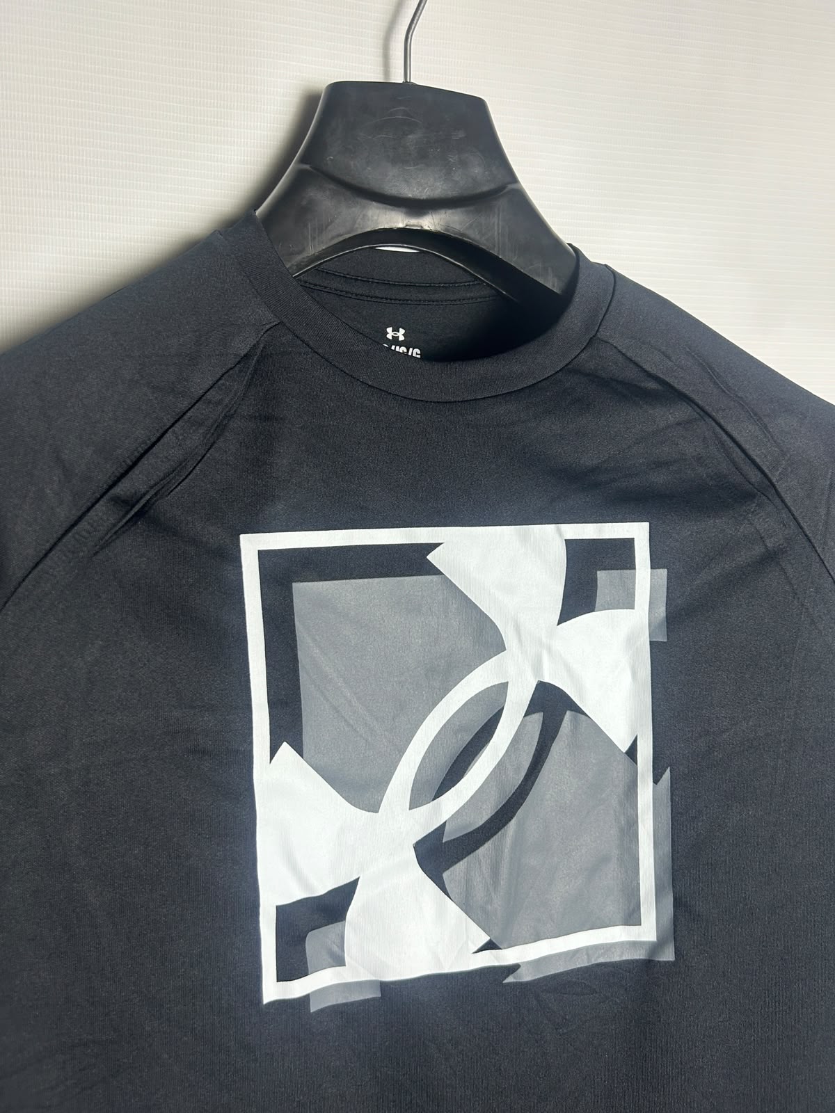 Under Armour Black Big Logo Full Sleeves Round Neck - YLG