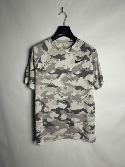 The Nike Tee Army Print Round Neck - Medium
