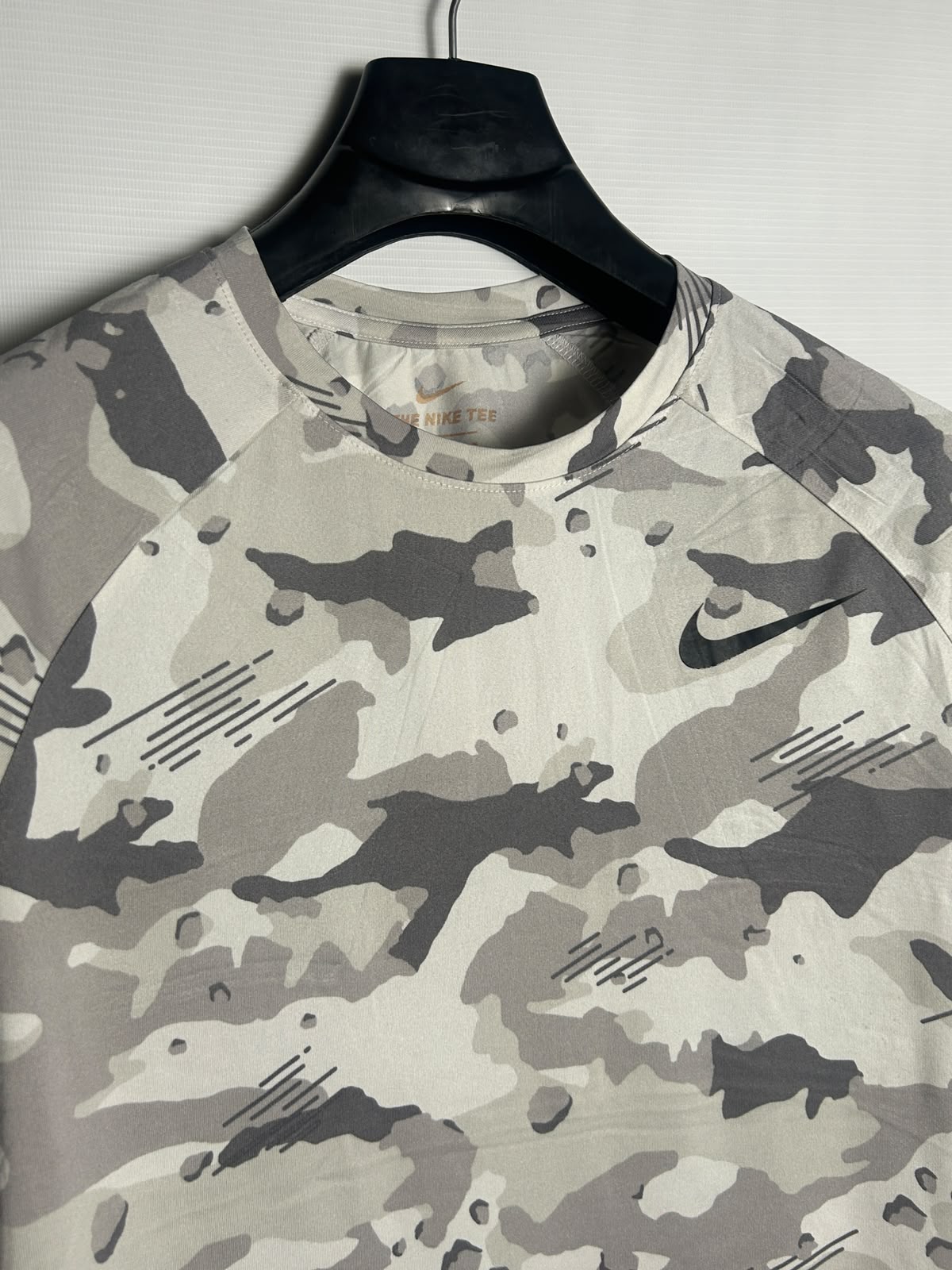 The Nike Tee Army Print Round Neck - Medium