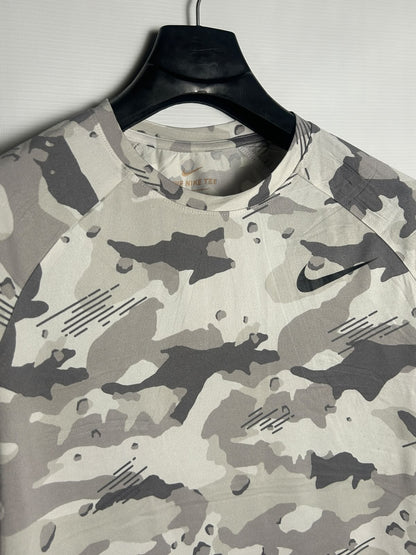 The Nike Tee Army Print Round Neck - Medium