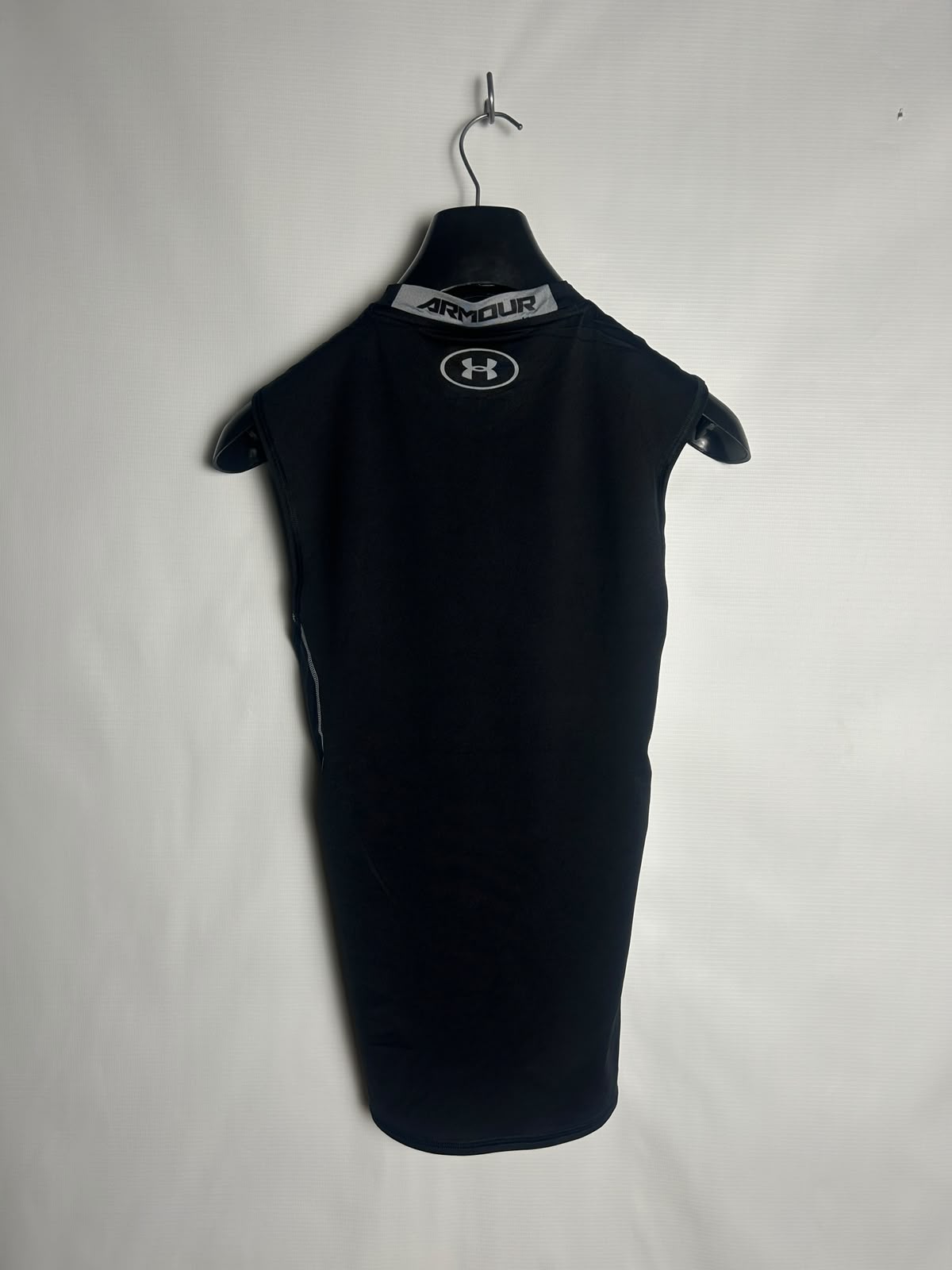 Under Armour Heat Gear Black Round Neck - Small