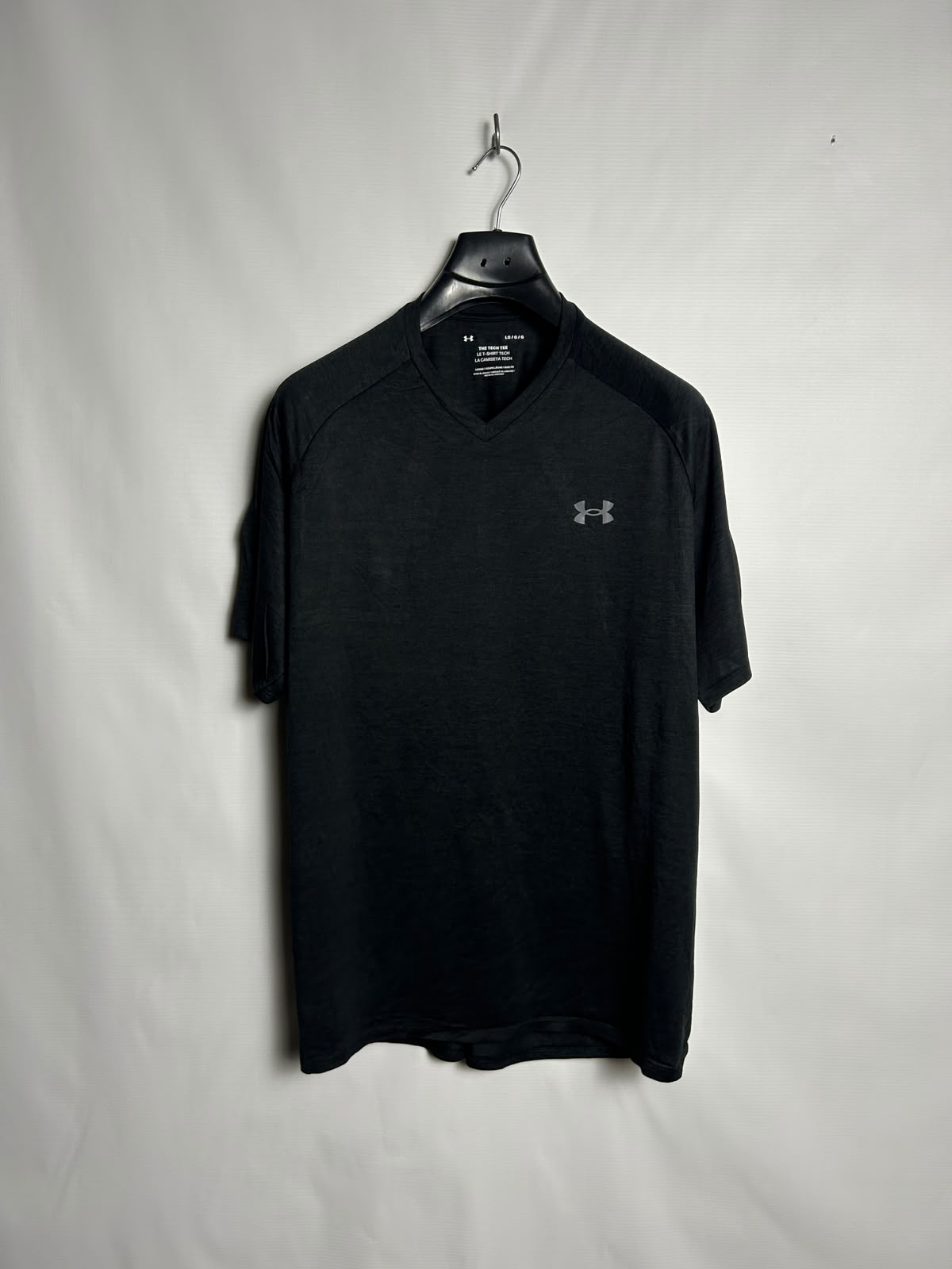 Under Armour The Tech Tee Black V Neck - LG