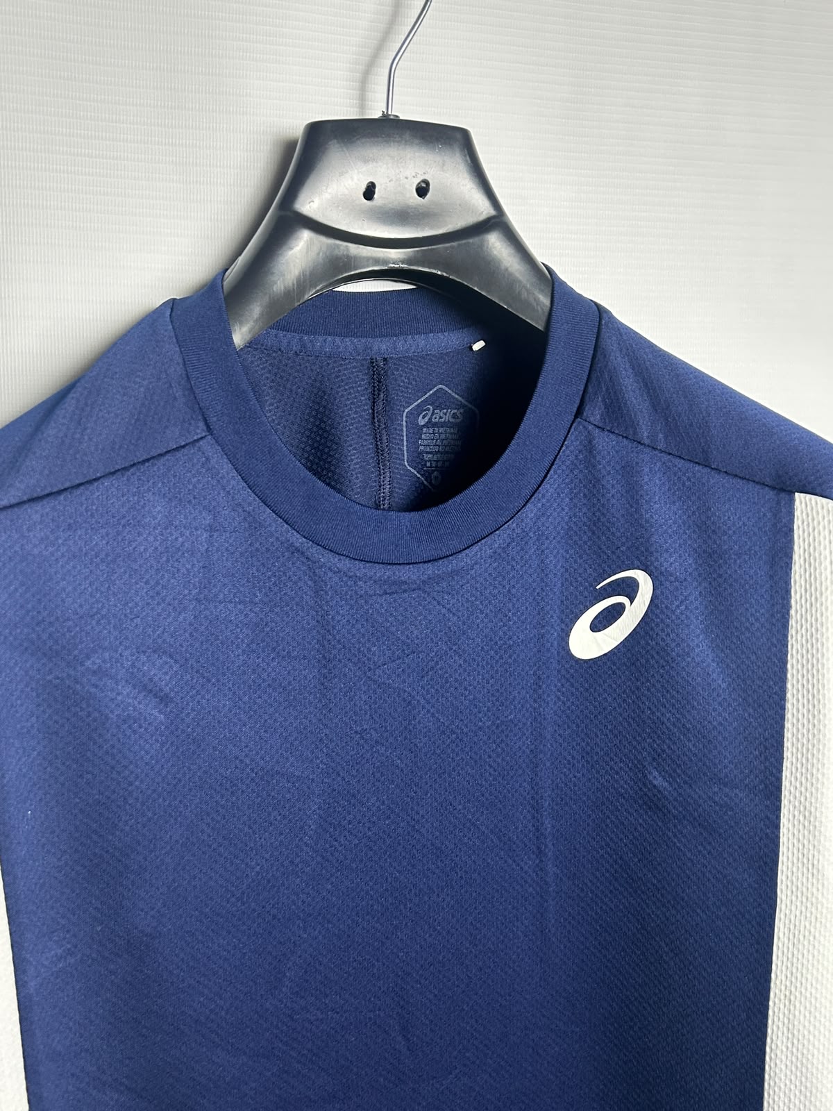 Asics Blue And White Round Neck - Medium