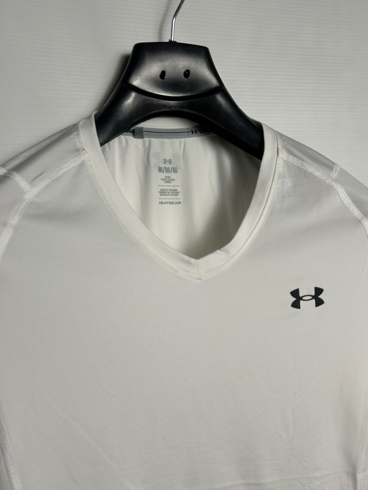Under Armour Heat Gear White Full Sleeves V Neck - Medium