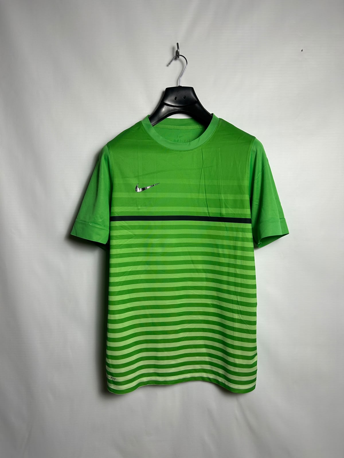 Nike Dri Fit Green Round Neck - Medium