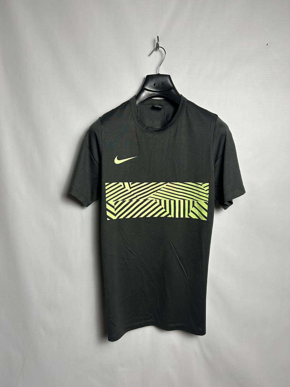 Nike Dri Fit Black Round Neck - Medium