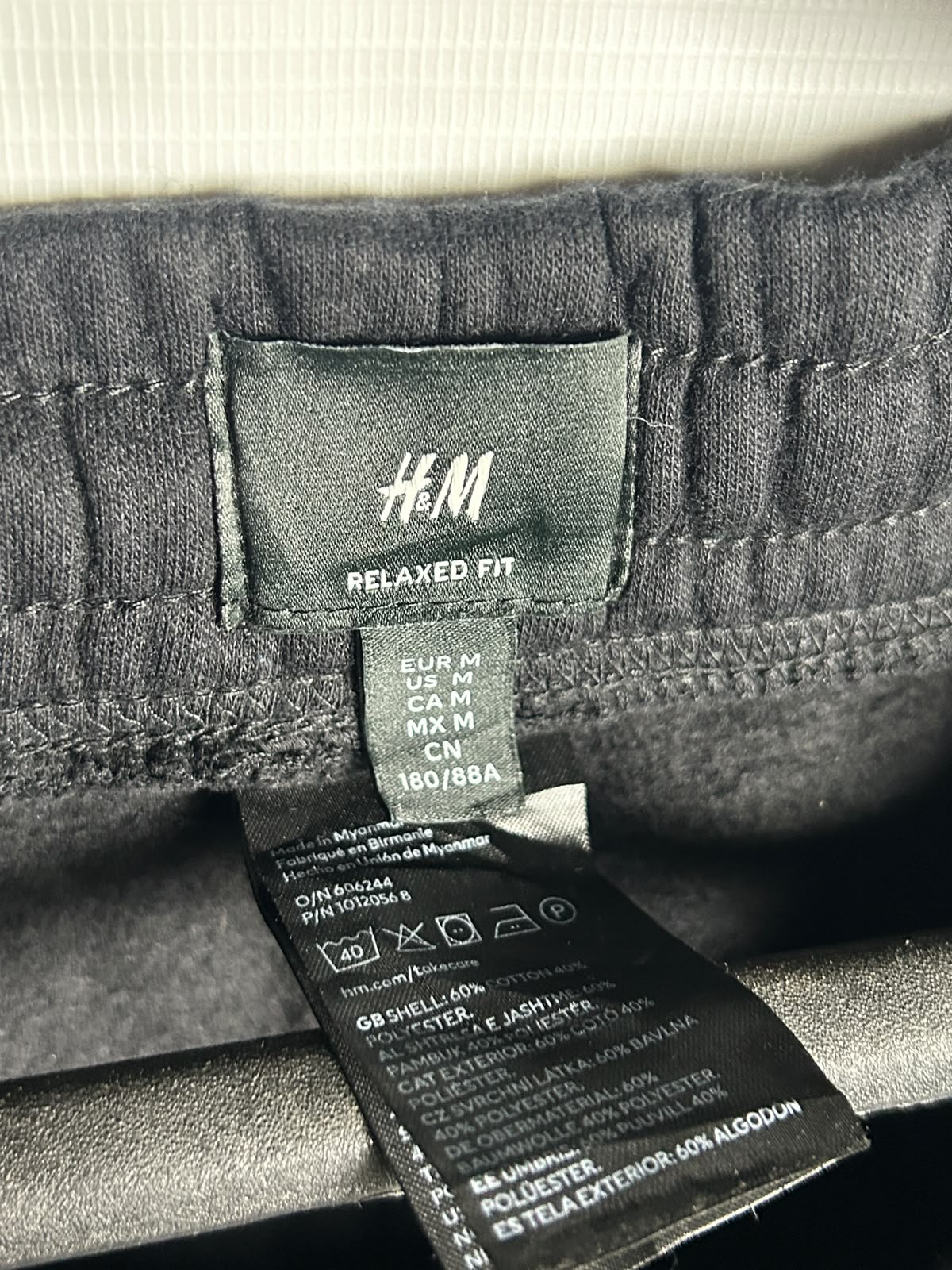 H&M Relaxed Fit Black - Medium