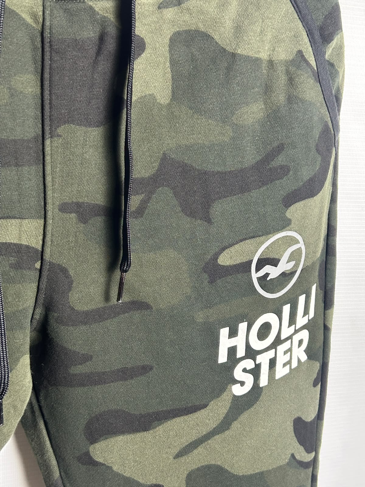 Holister Army Print - Medium