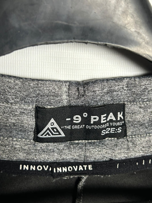 -9 Degree Peak Grey - Small