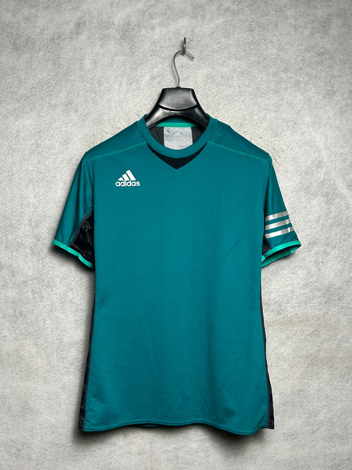 Adidas Climalite Round Neck - Large