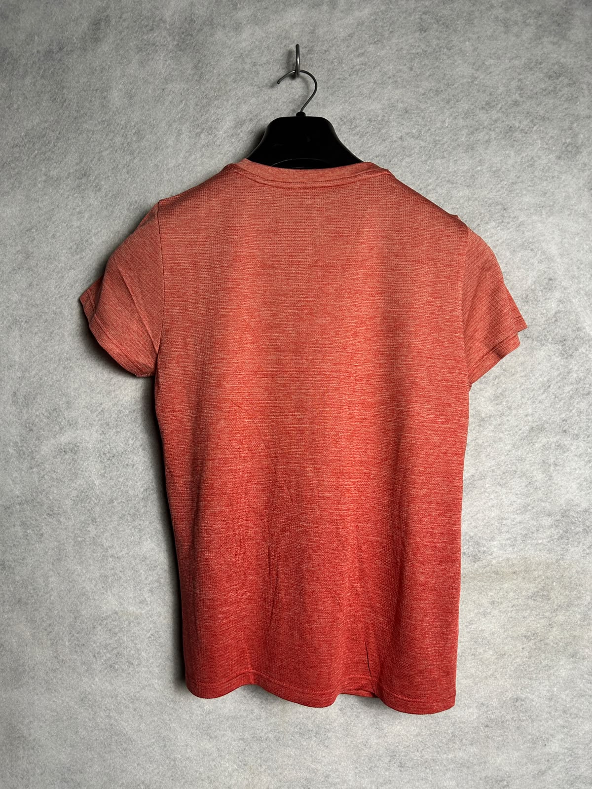 UNIQLO Round Neck - Medium