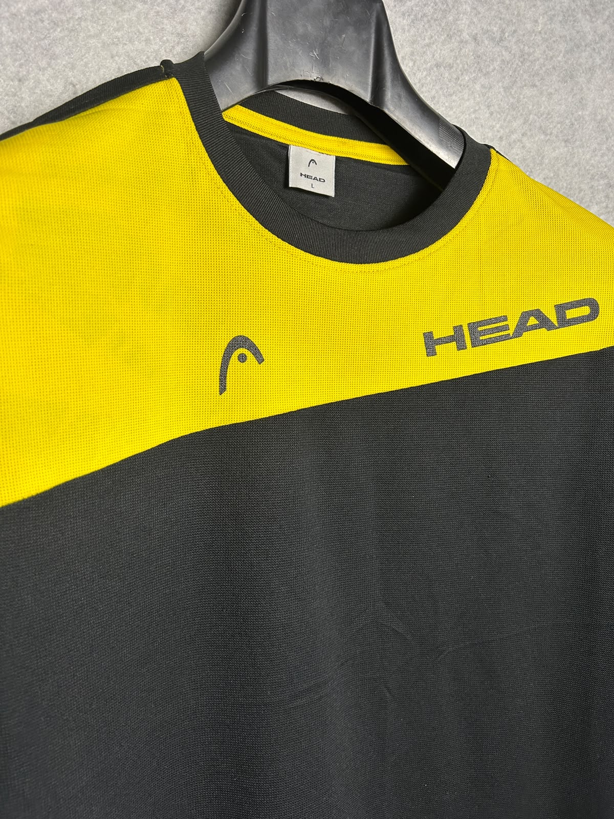 Head Black And Yellow Round Neck - Large
