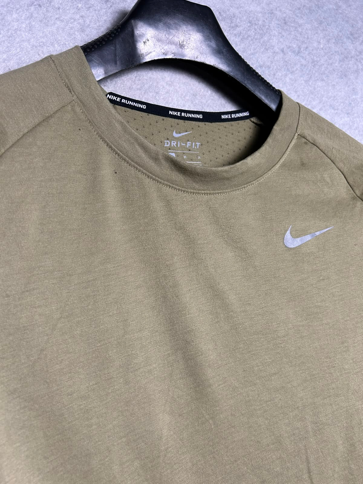 Nike Running Dri Fit Round Neck Full Sleeves - Medium