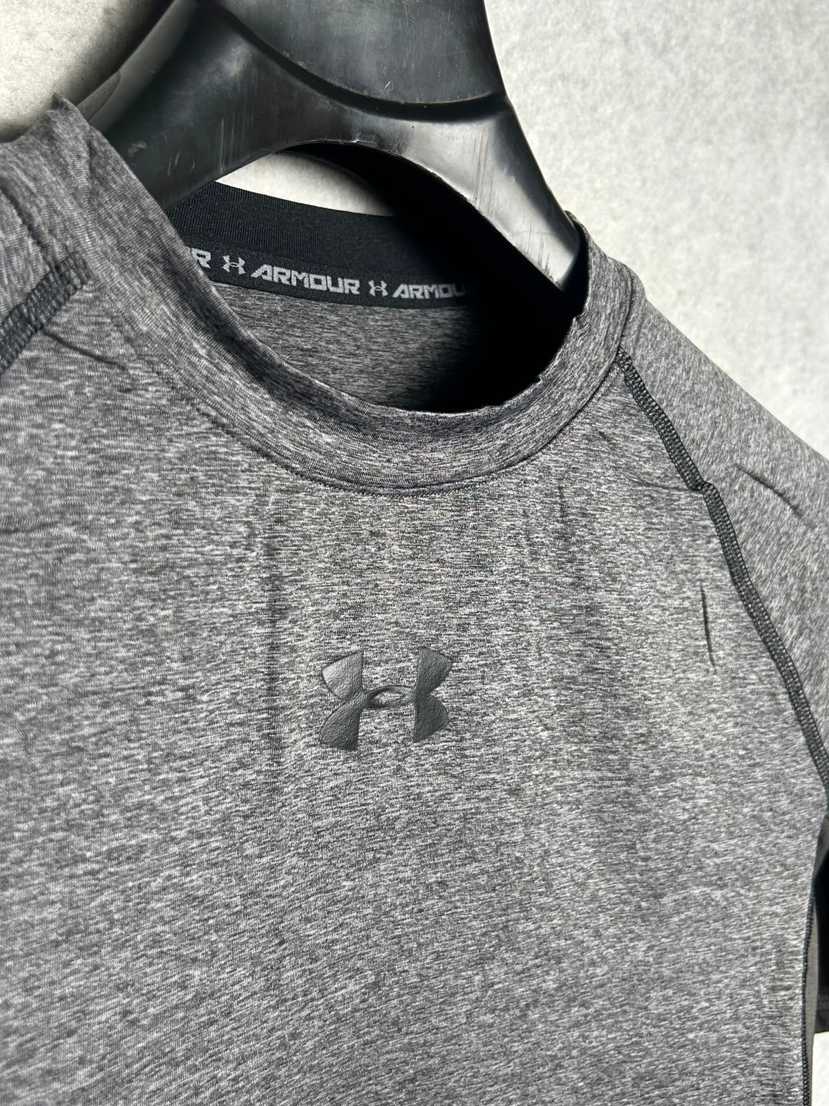 Under Armour Grey Round Neck - Large