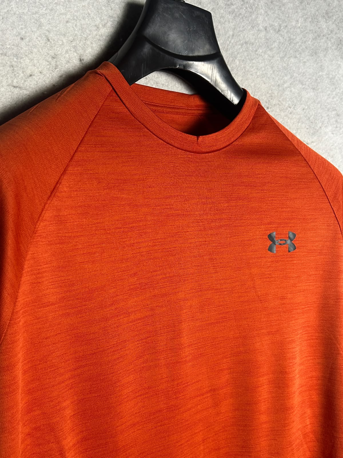 Under Armour Heat Gear Red Round Neck - Medium