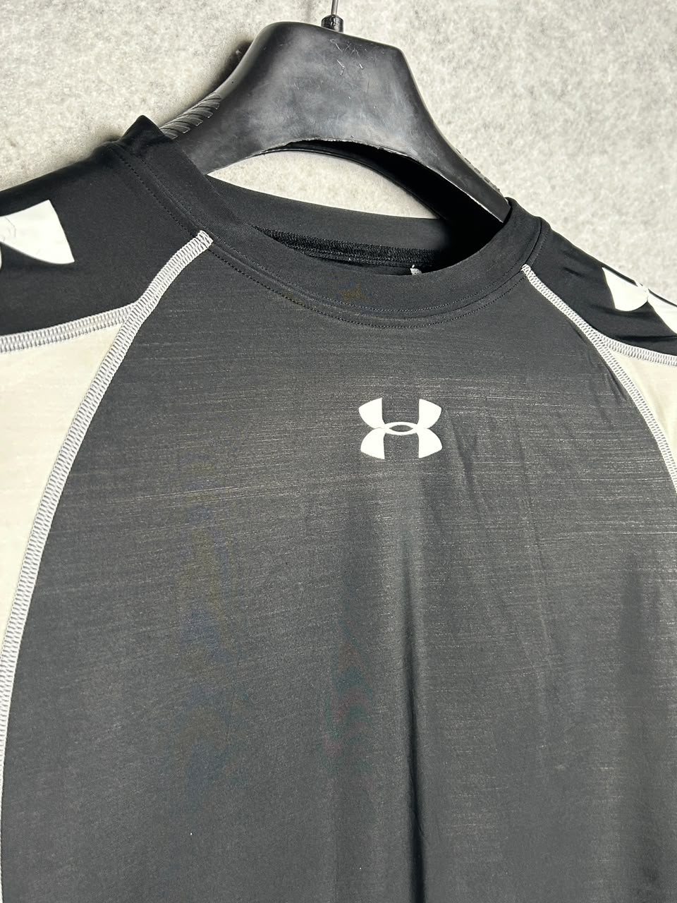 Under Armour - Large