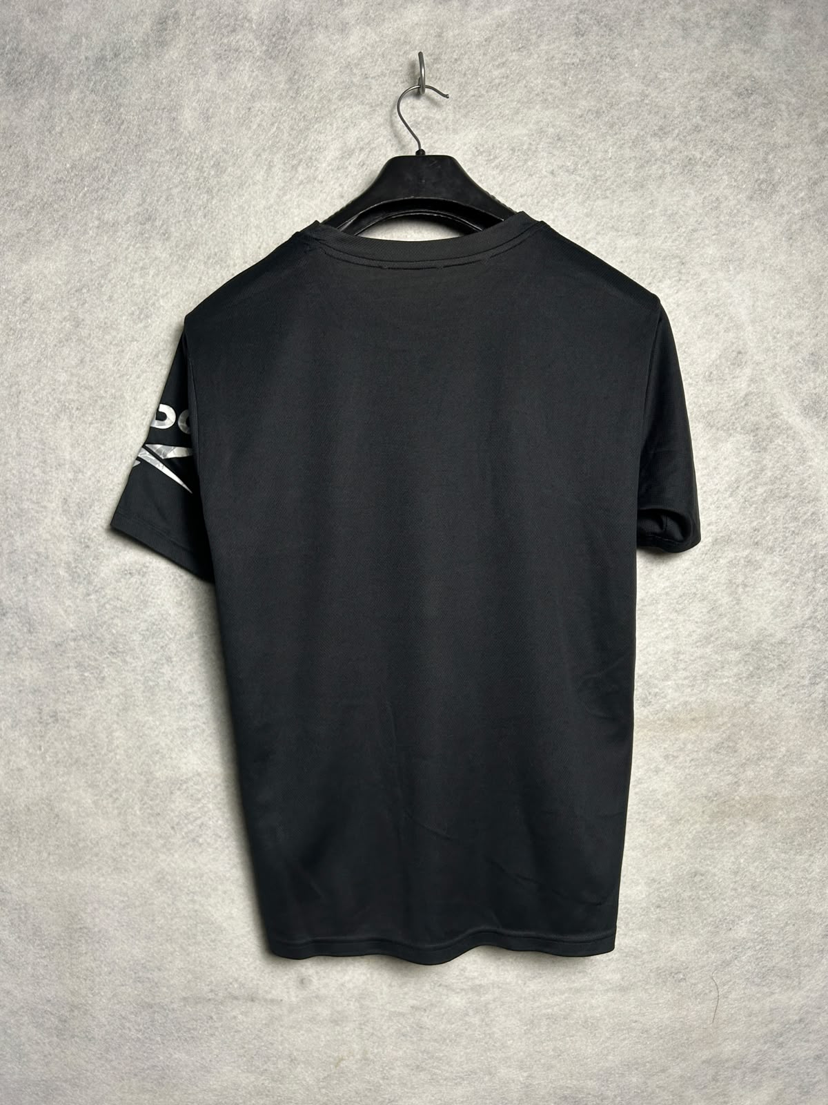 Reebok Black Round Neck - Large