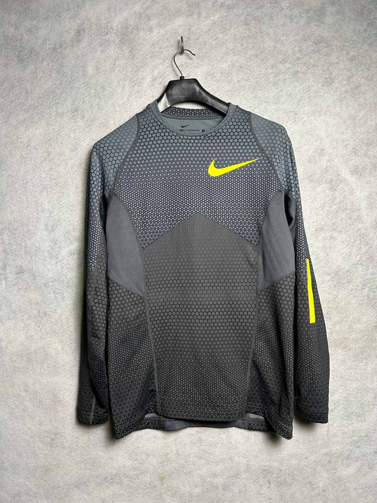 Nike Pro Hyperwarm Round Neck Full Sleeves - Medium