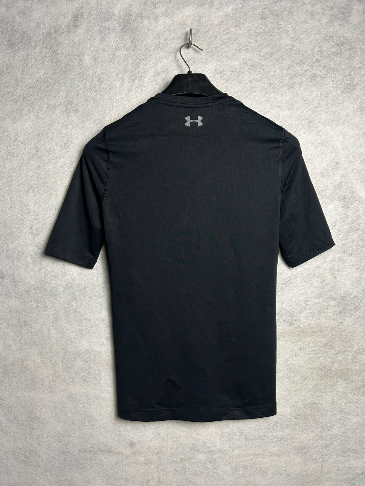 Under Armour Heat Gear Black V Neck - Small