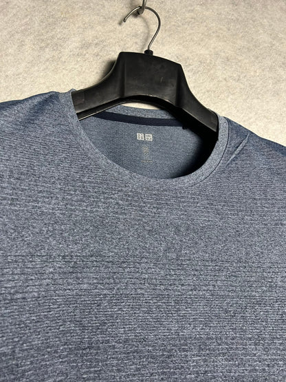 UNIQLO Round Neck - Large