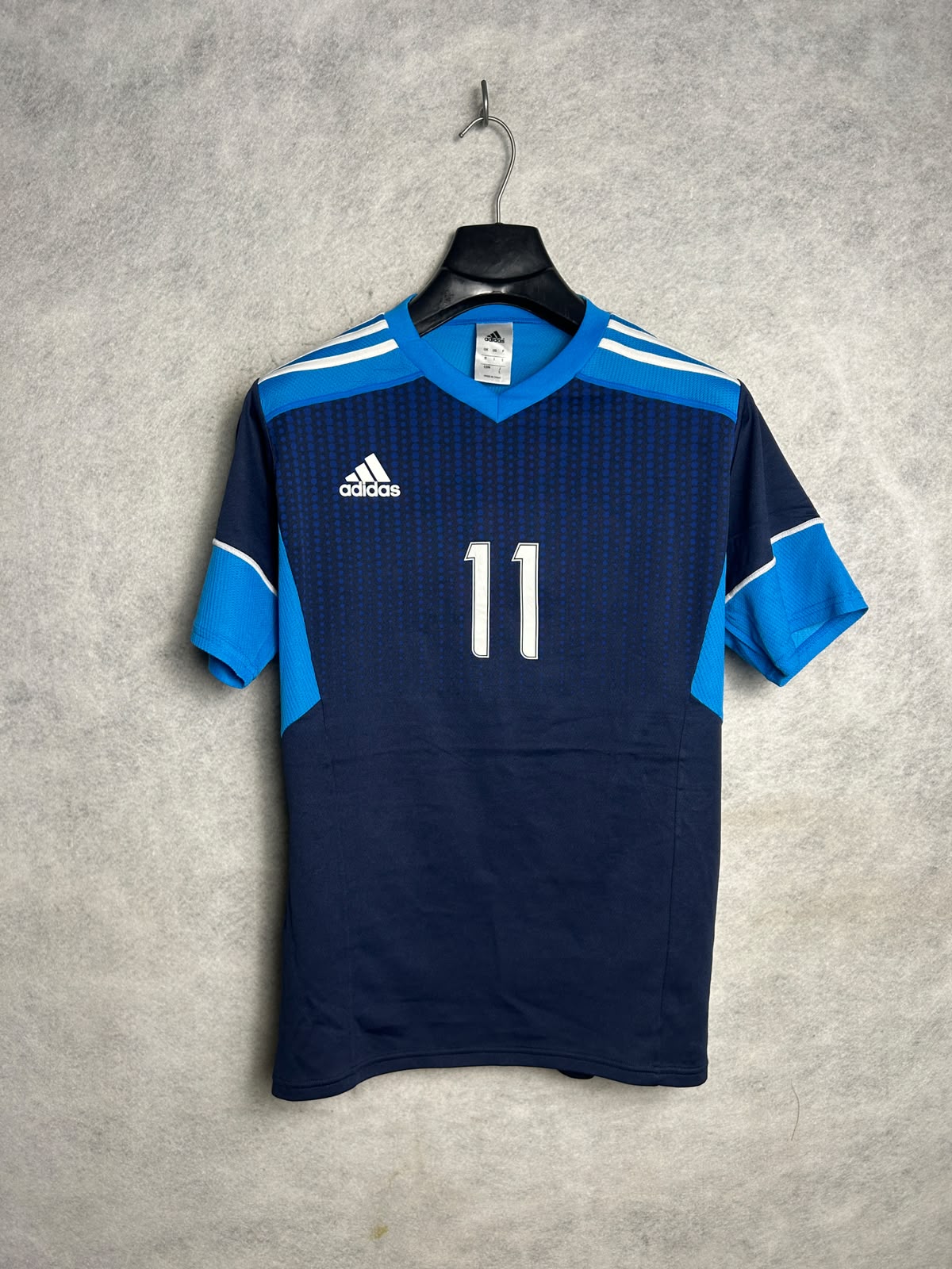 Adidas Big Logo 11 V Neck - Large