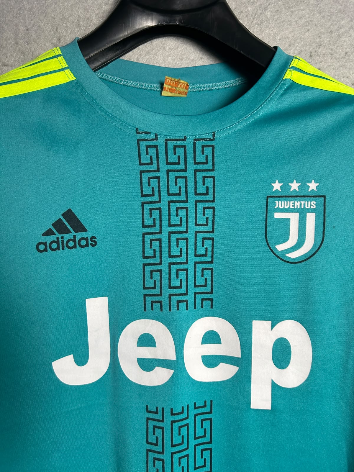 Adidas Big Logo Jeep Round Neck - Medium