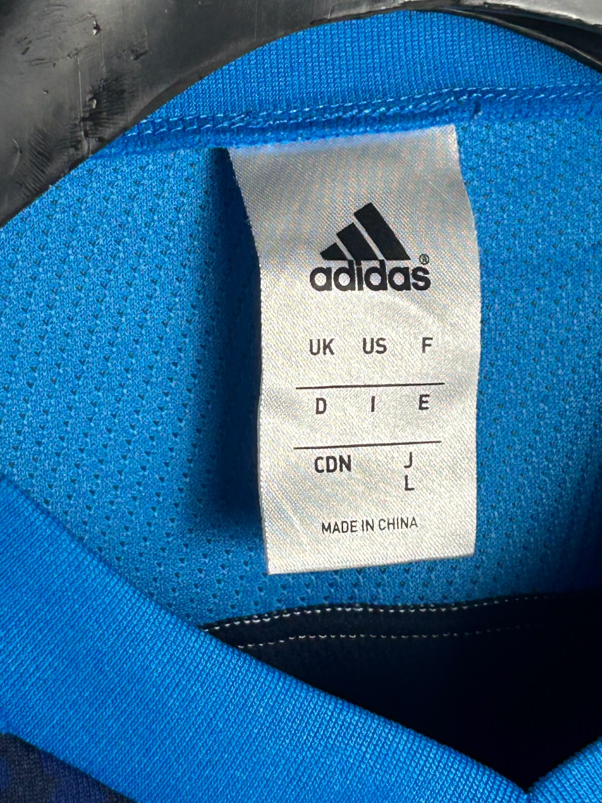Adidas Big Logo 11 V Neck - Large