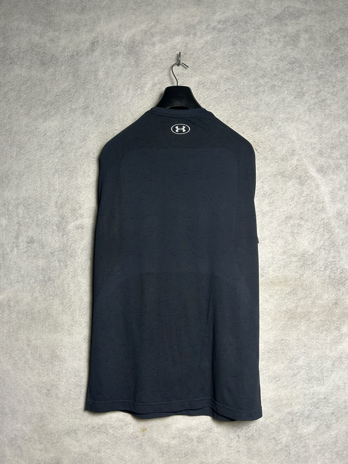 Under Armour Black Round Neck - Large