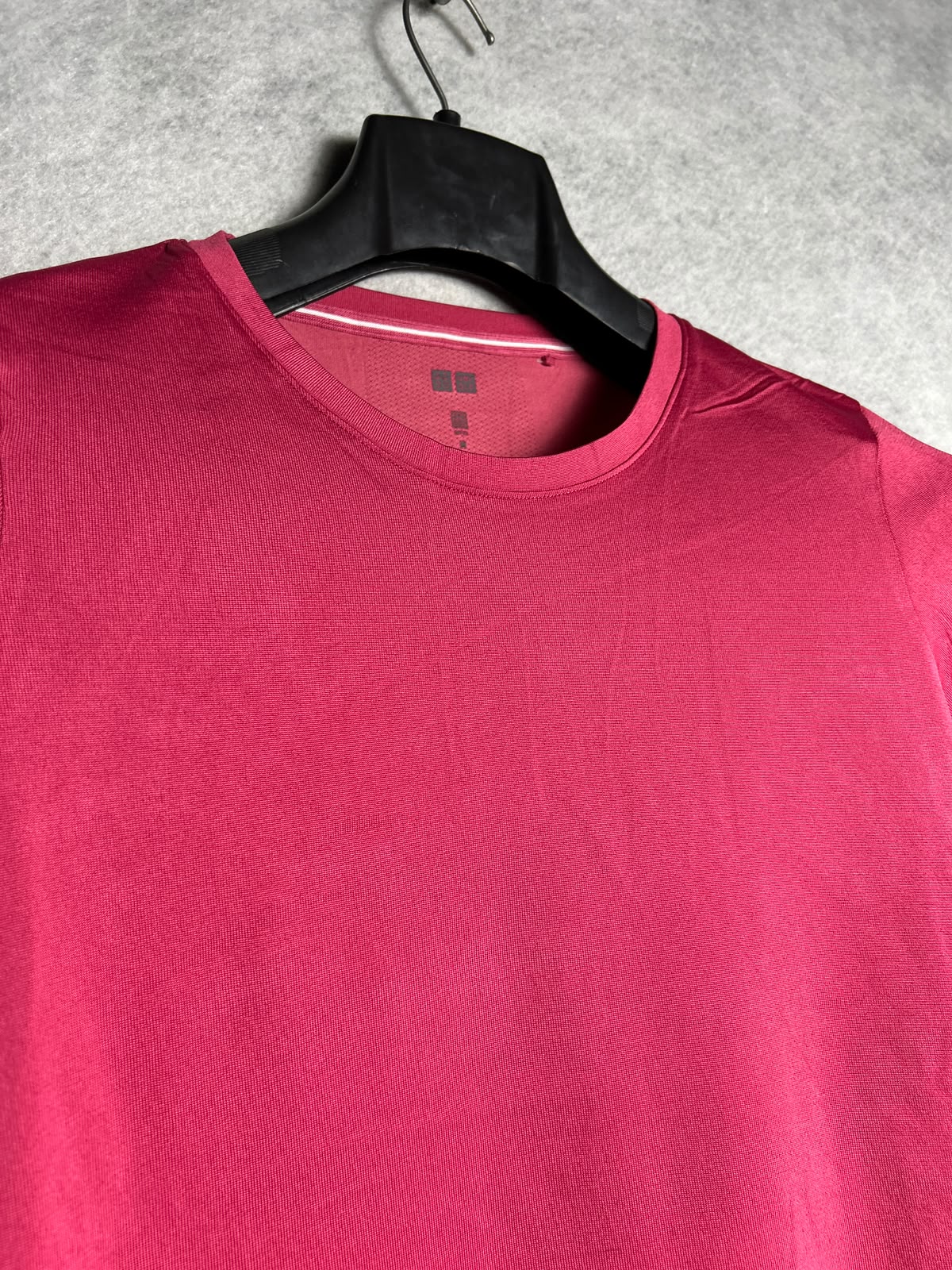 UNICLO Round Neck - Medium