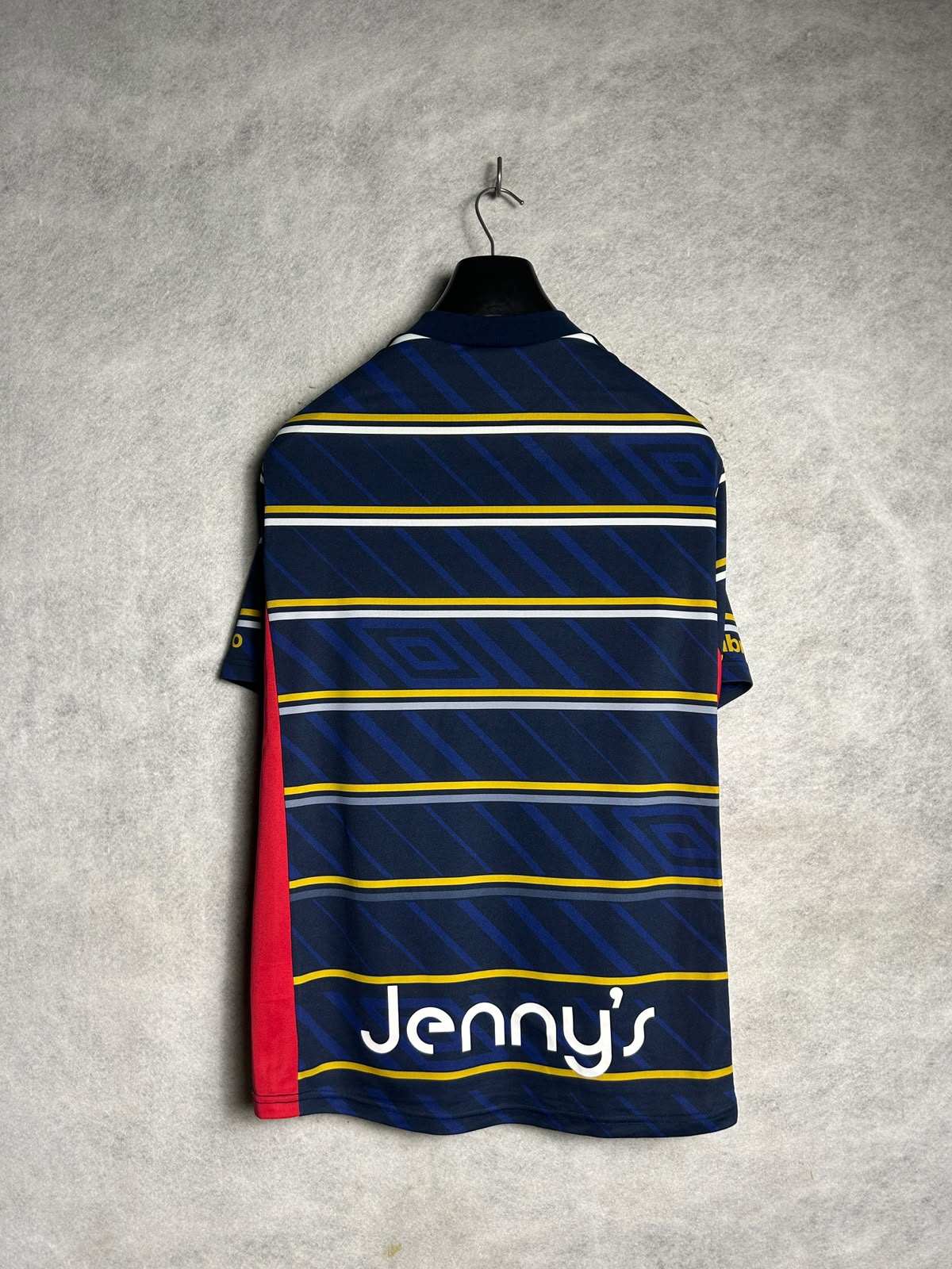 Umbro V Neck - Medium